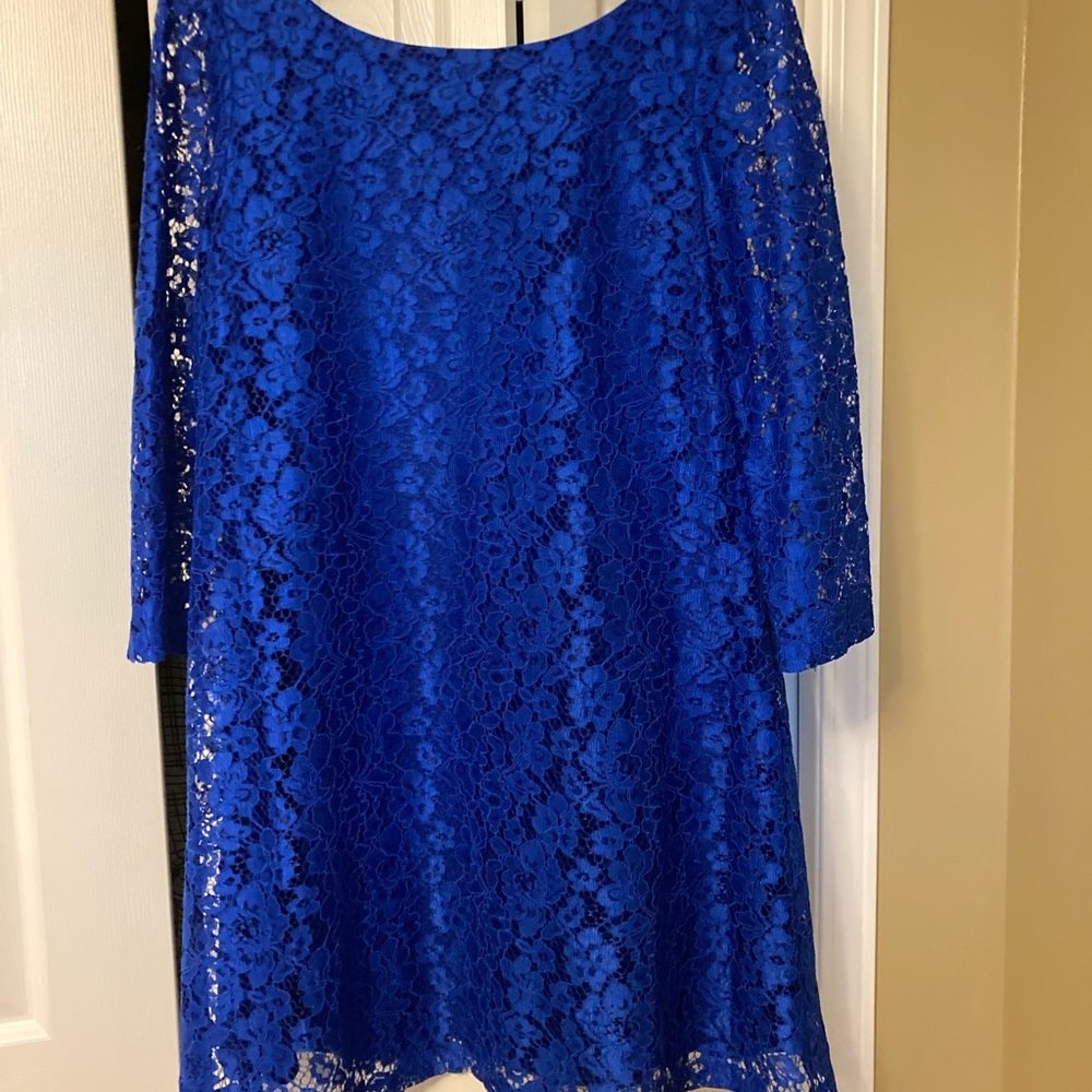 Tahari. Size 10 with some stretch so could fit a size 12.